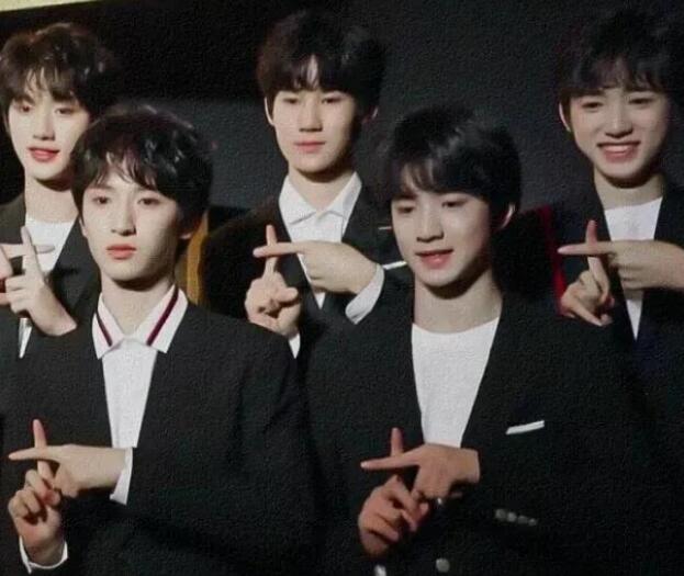 时代峰峻追星女孩给的文案