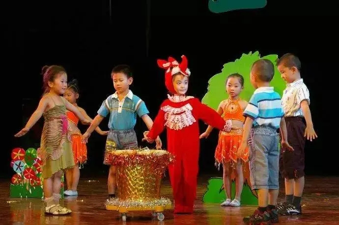 儿童文艺汇演朋友圈文案