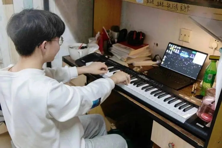 弹钢琴发朋友圈文案