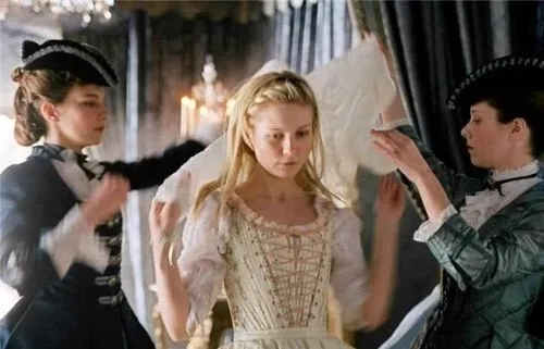 形容腰细的文案