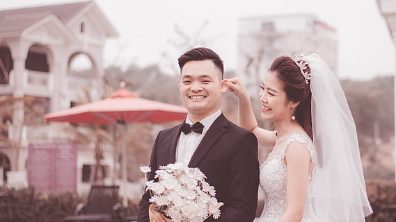 结婚祝福什么东西 婚礼上贺词怎么说 结婚适合送什么东西