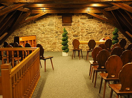 婚礼当天新娘用什么颜色包 结婚时配什么颜色的新娘包？