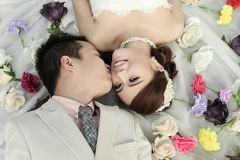 婚礼蓝色桌布怎么样 婚礼是蓝色主题配黄色的桌布好看吗