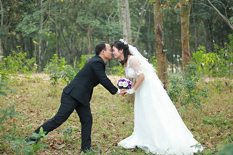 结婚迎宾没有胸花怎么办 结婚仪式上新郎新娘需要带胸花么