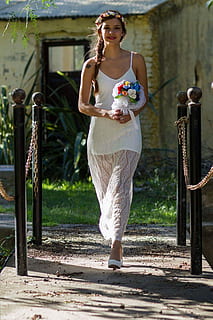 结婚新郎穿什么颜色西服 新郎结婚要穿什么颜色的西服？黑色？