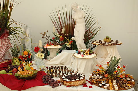 婚纱的花环适合什么颜色的 花环应该图什么颜色