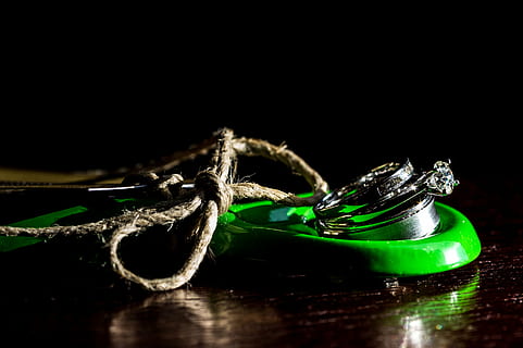 结婚当天包包里装什么东西 新娘结婚时裹包里都放些什么呢？