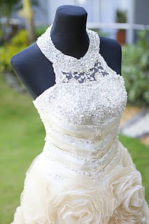 结婚西服颜色怎么搭配 男士结婚穿什么颜色的西服，怎么搭配好