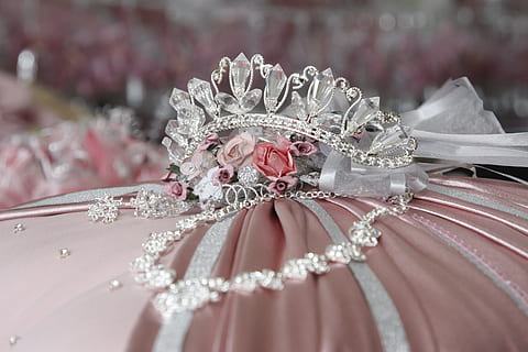 婚床被子怎么放 婚床上要放什么东西