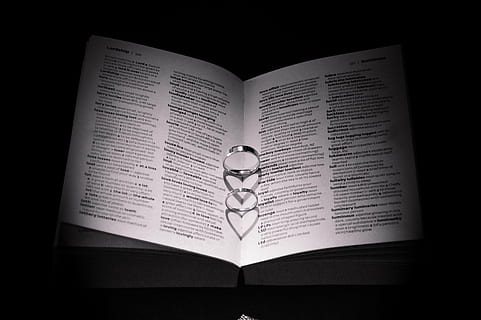 教堂婚礼怎么办 在教堂里办婚礼需要符合什么条件？