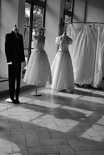 结婚请帖恭请怎么写 婚礼请柬怎么写 范文在此恭请