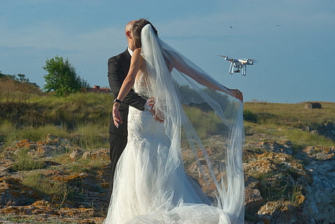 结婚应该穿什么样的西服 结婚时，穿什么样的西服合适？