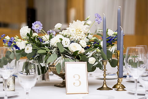 订婚穿什么颜色的衣服