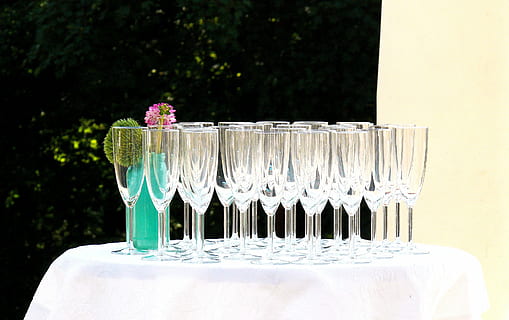 结婚西服什么颜色 结婚穿什么颜色西装合适？