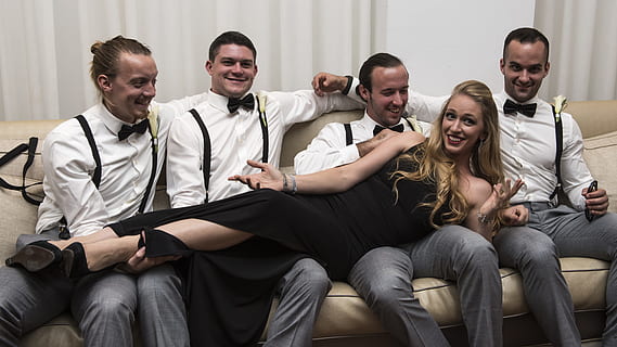 主持婚礼穿什么衣服 女婚礼主持司仪服装应该穿什么?