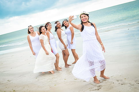 婚礼上新娘迎宾穿什么