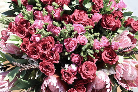 结婚请帖怎么送 发结婚请柬必看注意事项 结婚送请柬怎么送