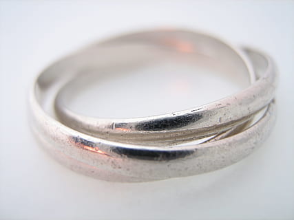 结婚穿什么颜色的鞋 结婚当天穿什么颜色的鞋子