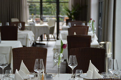 请帖领导怎么称呼 给单位的领导发喜帖,该怎么称呼?