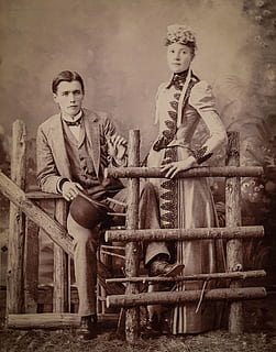 花童穿什么颜色的裙子 婚礼上花童穿什么颜色的礼服好呢？