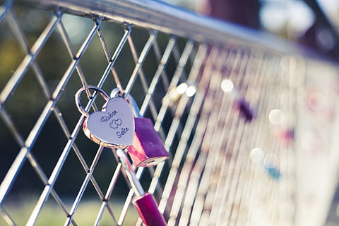 香槟酒怎么摆放好看 酒怎么摆放才好看呢