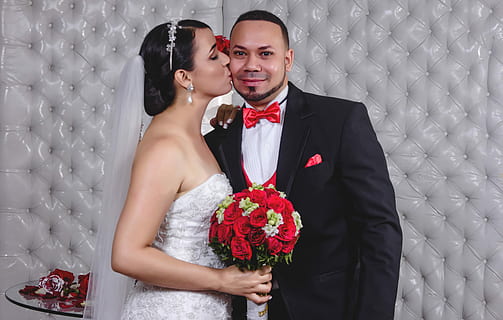 公司婚礼通知短信怎么写 婚礼通知短信怎么写