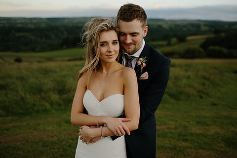 婚礼西装选什么颜色搭配 婚礼时西装应该什么颜色?