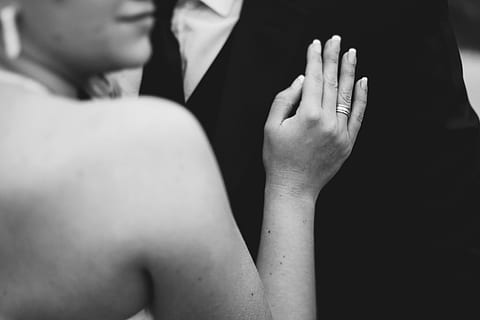 照结婚证照片穿什么 照登记结婚证上的照片穿什么衣服合适?