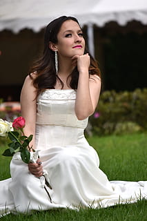 婚纱和西服怎么搭配 婚纱礼服和配饰应该怎么搭配