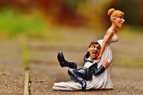 婚礼开场白都说什么 婚礼开场白时伴娘讲话应该说什么呢