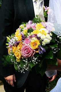 参加婚宴适合穿什么样的衣服 参加婚宴穿什么颜色衣服合适？