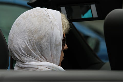 冬天结婚穿什么样的婚纱舒服 冬天结婚,穿什么样的婚纱好呢?