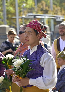 订婚钻戒一般多少钱 订婚戒指一般要多少钱？