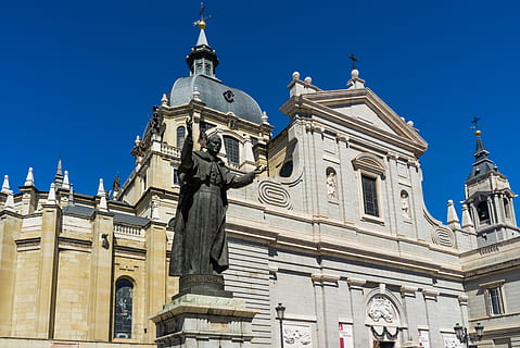 结婚当天怎么整蛊新郎问题 结婚那天,可以整蛊新郎的招数有那些?