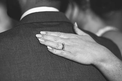 婚宴喝什么红酒好 婚宴上用什么红酒合适?