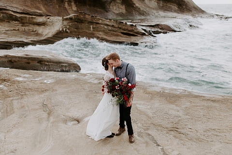 参加中试婚礼穿什么 参加朋友婚礼要穿什么衣服？