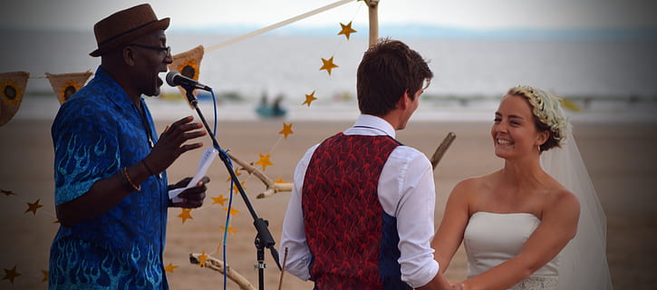 婚车扎花多少钱 婚车上的装饰花一般多少钱?