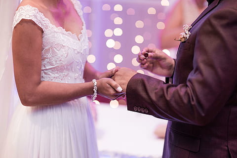 喜宴迎宾说什么 婚礼迎宾词~