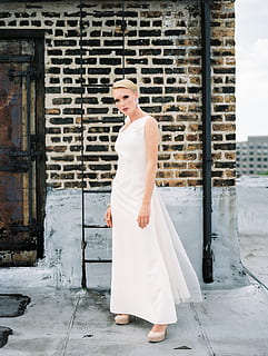 结婚时新娘胸前挂的牌叫什么