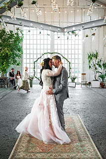 求婚词主持人怎么说 求婚词求婚台词说什么?