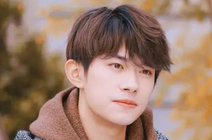 形容少年干净美好的文案