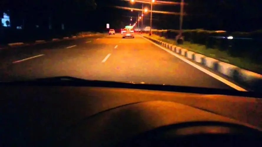 女人深夜开车唯美句子文案