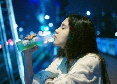 女人喝酒句子文案说说心情