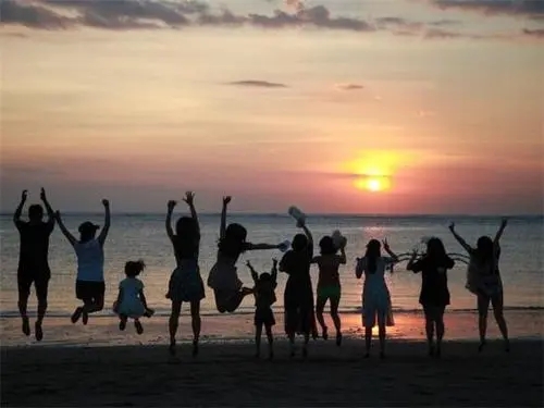 年轻真好的经典句子文案