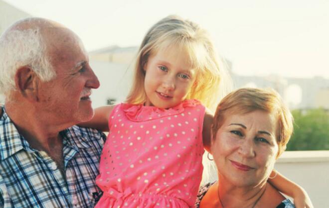 奶奶跟孙女照片朋友圈