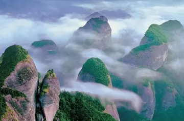 关于山的哲理句子文案