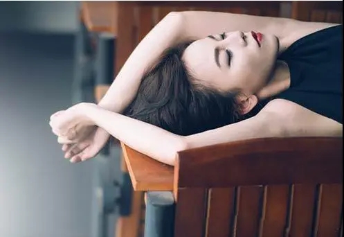 心情莫名烦躁低落想哭的句子文案