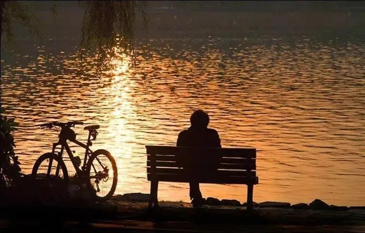 人到中年的唯美句子文案