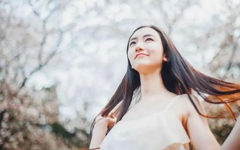 夸女人调皮可爱的句子文案