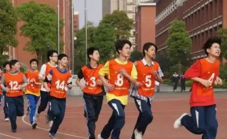 体育中考怎么发朋友圈